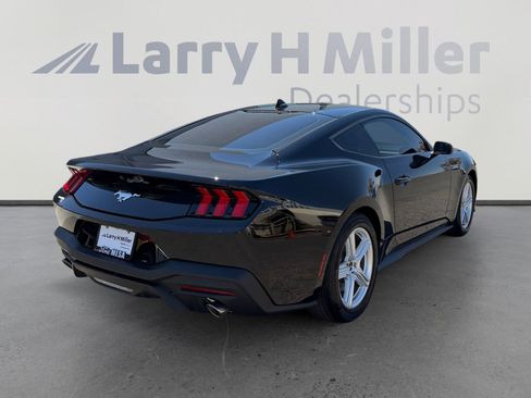 Used 2026 Ford Mustang Coupe RWD image 5
