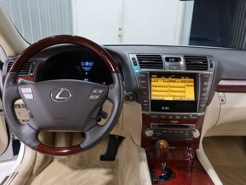 Used 2012 Lexus LS 460 w/ Comfort Pkg RWD image 19