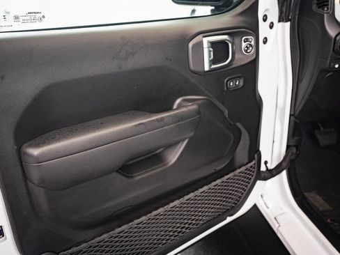 Used 2024 Jeep Wrangler Unlimited image 25