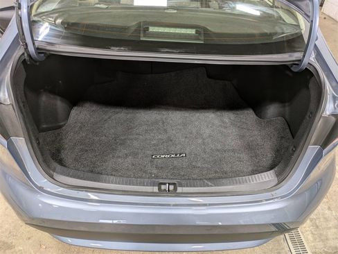 Used 2021 Toyota Corolla LE image 23