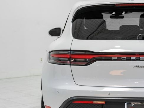 Used 2022 Porsche Macan image 41