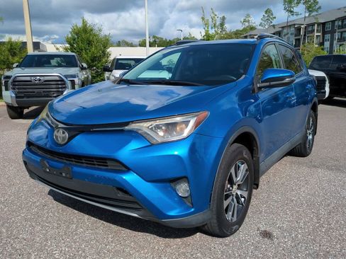 Used 2018 Toyota RAV4 XLE w/ Plus Extra Value Package AWD/4WD image 2