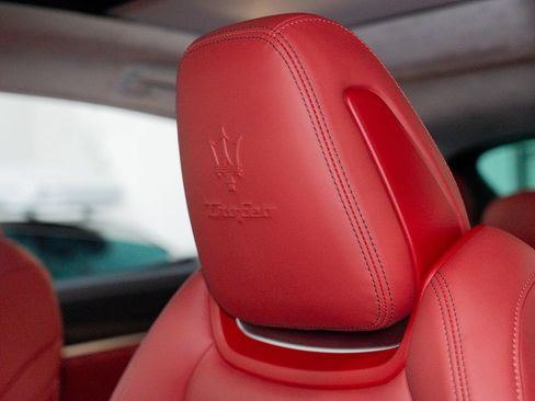 Used 2021 Maserati Levante Trofeo AWD/4WD image 24