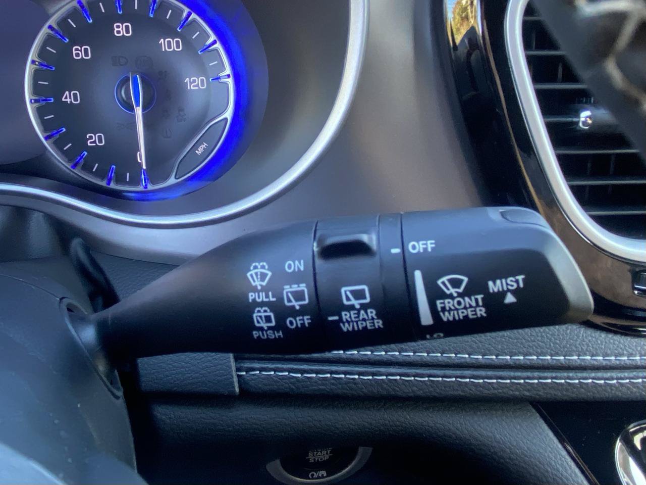 Used 2025 Chrysler Pacifica Select AWD/4WD image 19