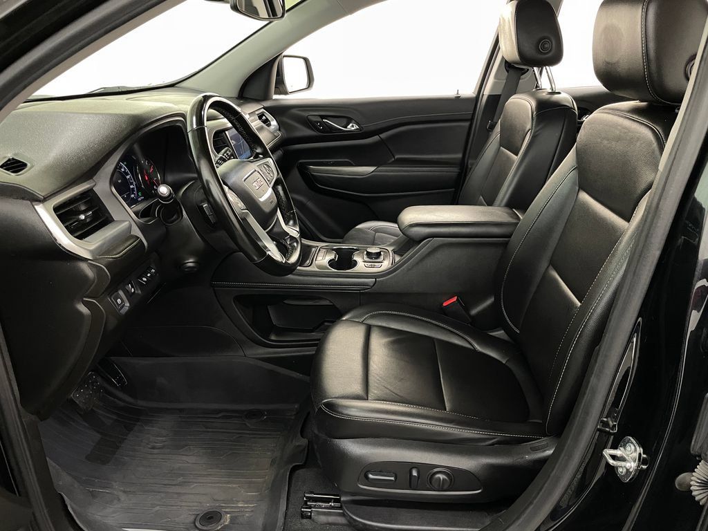 Used 2023 GMC Acadia SLT w/ Technology Package AWD/4WD image 8