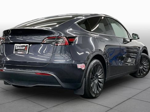 Used 2024 Tesla Model Y 2WD image 12