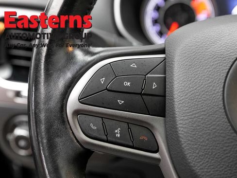 Used 2021 Jeep Cherokee Limited w/ Mopar Interior Package AWD/4WD image 16