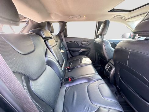 Used 2019 Jeep Cherokee Limited w/ Technology Group AWD/4WD image 27