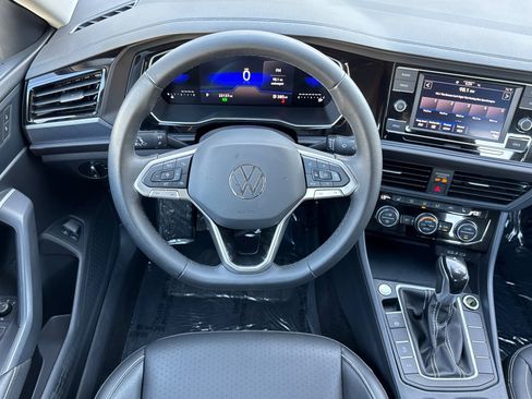 Used 2024 Volkswagen Jetta SE image 16