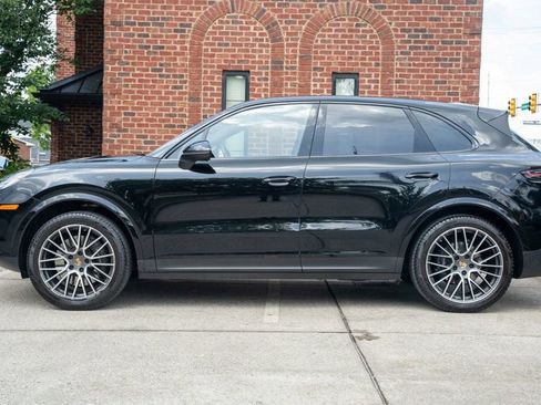 Used 2023 Porsche Cayenne AWD/4WD image 8