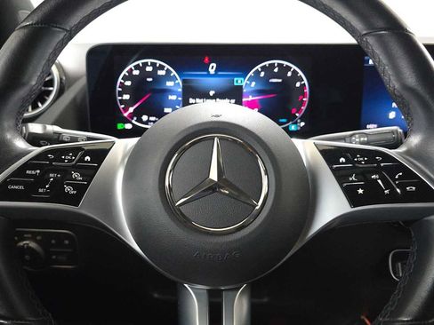 Used 2025 Mercedes-Benz GLA 250 image 25