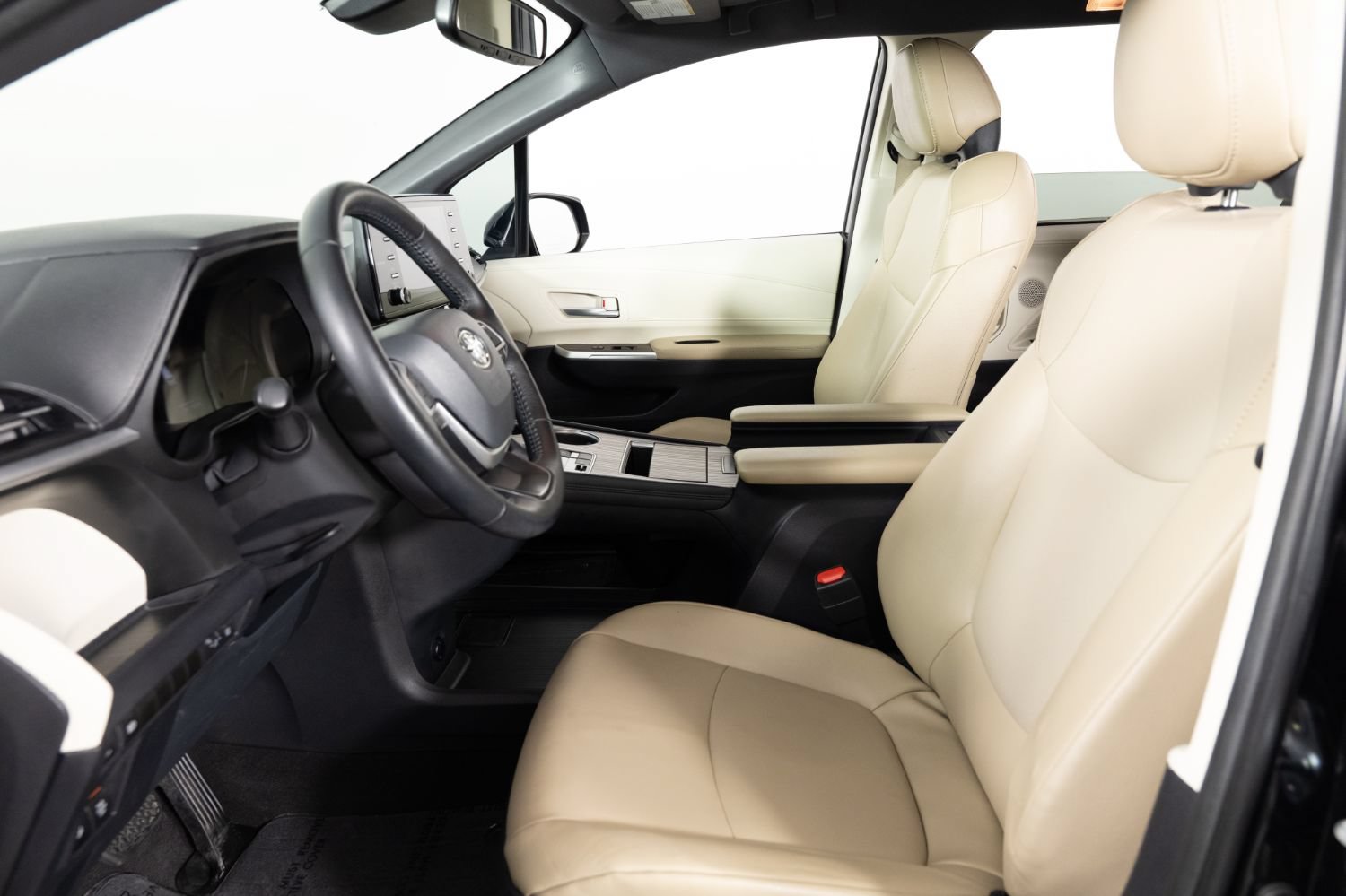 Used 2021 Toyota Sienna XLE FWD image 14
