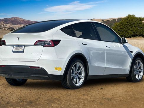 Used 2021 Tesla Model Y Long Range image 4