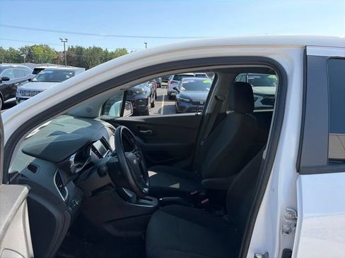 Used 2019 Chevrolet Trax LS w/ Tint and Cruise Package FWD image 12