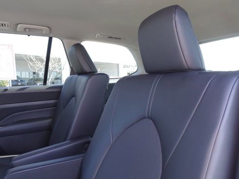 Certified 2024 Toyota Grand Highlander XLE image 11