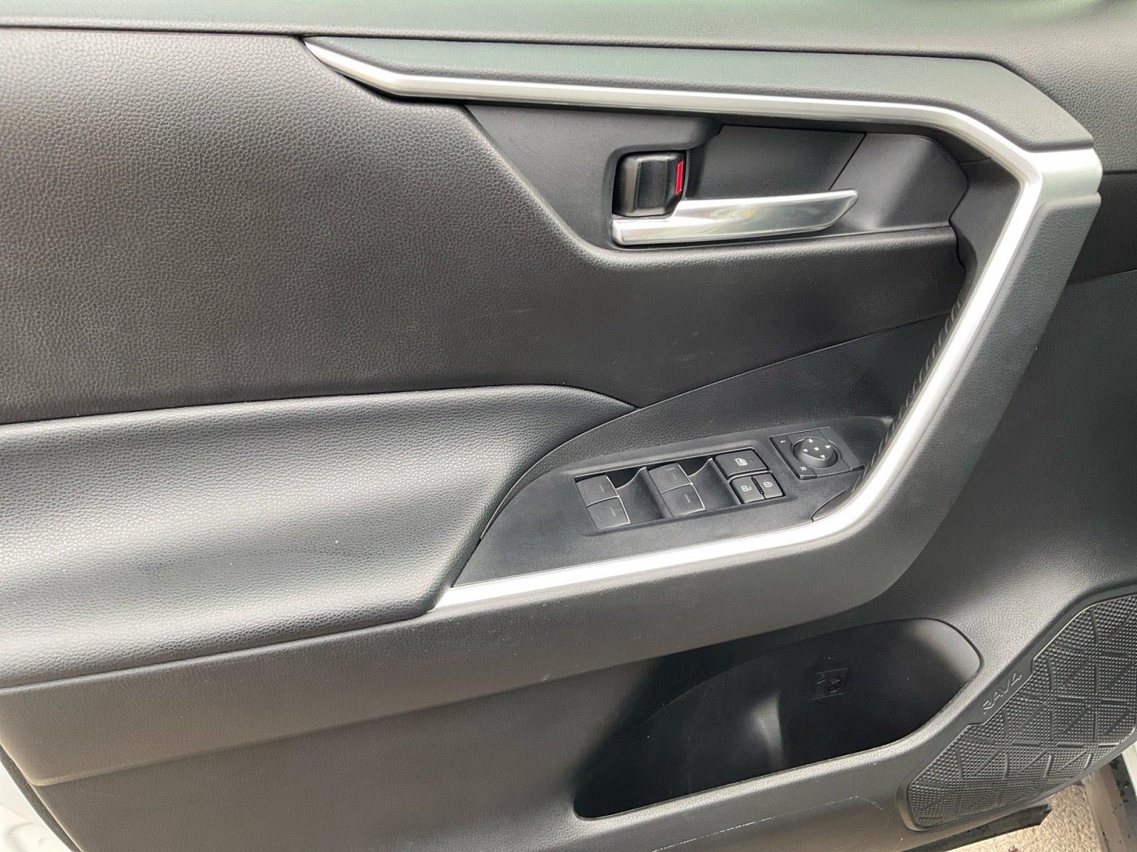 Used 2022 Toyota RAV4 SE w/ Convenience Package AWD/4WD image 19