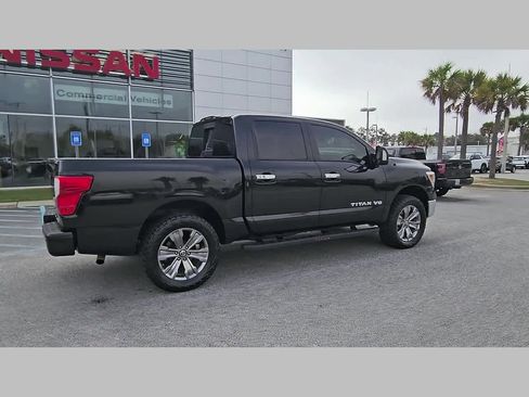 Used 2019 Nissan Titan SV w/ SV Convenience Package image 32