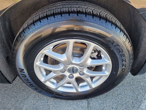 Used 2024 Chrysler Pacifica Touring-L image 27