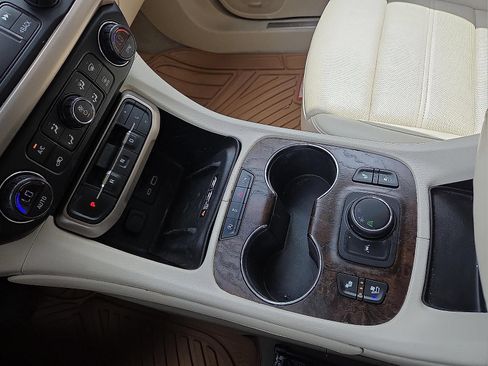 Used 2021 GMC Acadia Denali FWD image 18