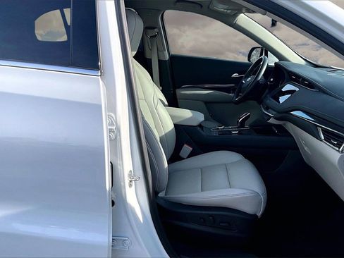 Certified 2023 Cadillac XT4 Luxury w/ Cold Weather Package image 28