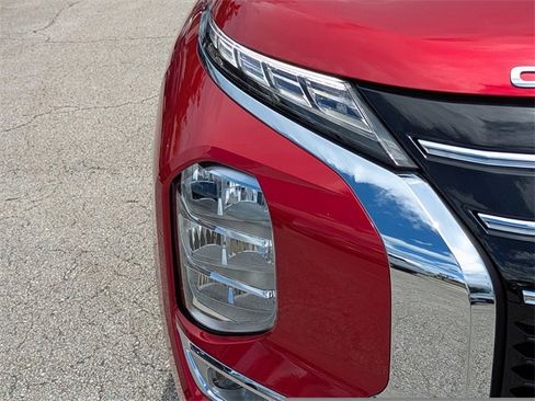 New 2025 Mitsubishi Outlander SE image 9