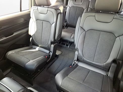 New 2025 Jeep Grand Cherokee L Altitude image 22