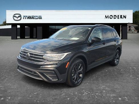 Used 2023 Volkswagen Tiguan SE FWD image 1
