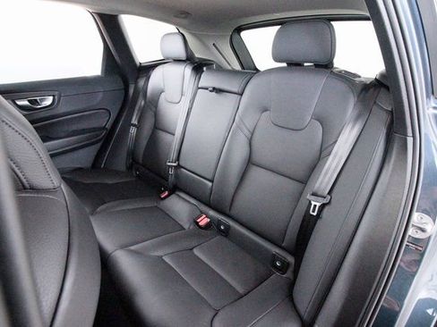 Certified 2025 Volvo XC60 B5 Plus image 28
