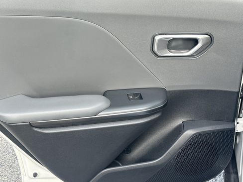 Used 2025 Kia K4 FWD image 21
