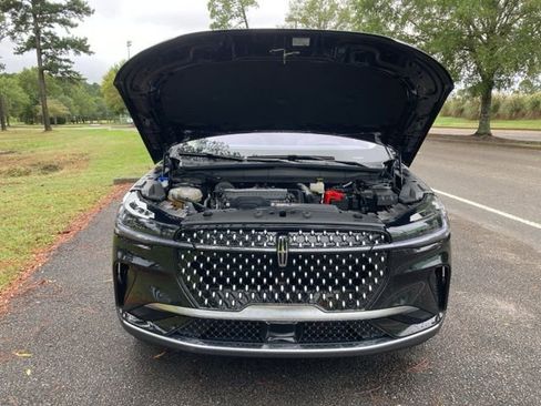 Used 2025 Lincoln Nautilus Premier w/ Equipment Group 102A image 20