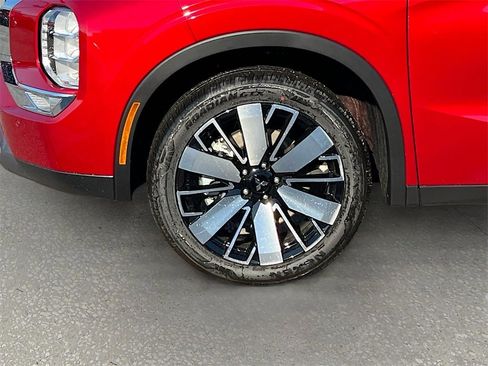 New 2025 Mitsubishi Outlander SE image 33