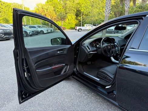 Used 2017 Acura TLX FWD image 9