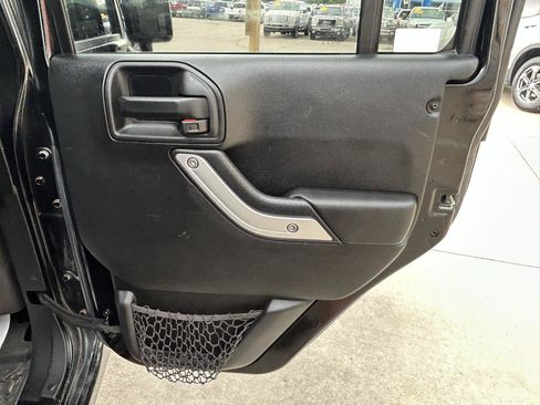 Used 2016 Jeep Wrangler Unlimited Sahara w/ Dual Top Group AWD/4WD image 15