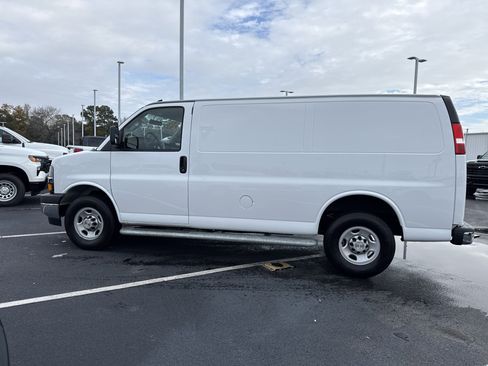 Used 2024 Chevrolet Express 2500 w/ Driver Convenience Package image 7