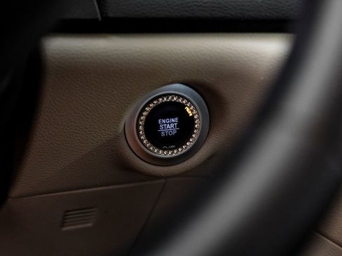 Used 2020 Chrysler Voyager Lxi image 17