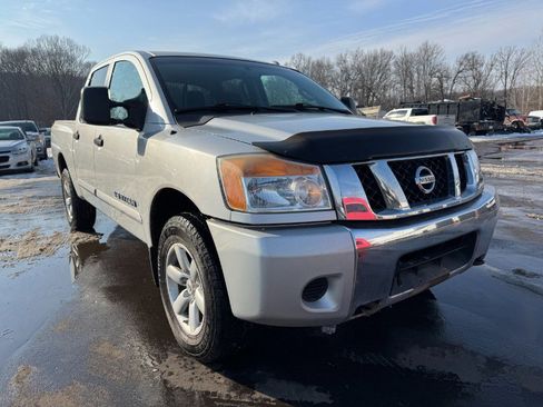 Used 2014 Nissan Titan SV image 7
