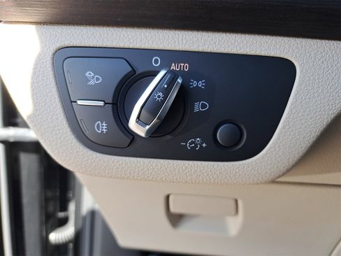 Used 2023 Audi Q5 2.0T Premium w/ Convenience Package image 31