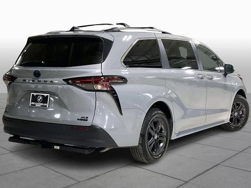 Used 2024 Toyota Sienna XLE Woodland Edition image 12