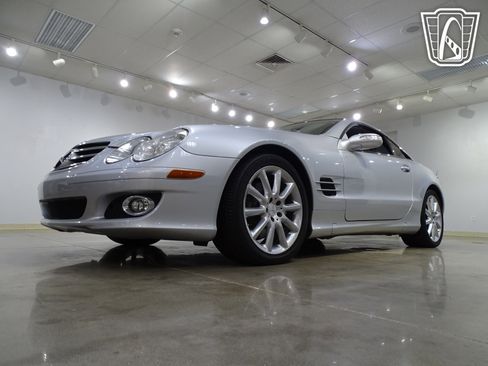 Used 2007 Mercedes-Benz SL 550 image 4