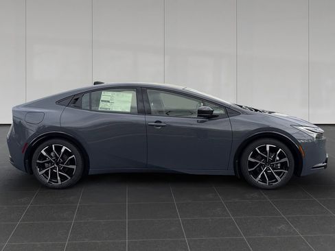 New 2026 Toyota Prius Plug-In Hybrid FWD image 6