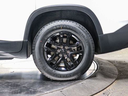 Used 2020 Chevrolet Traverse LS FWD image 10