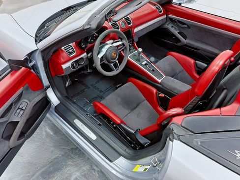 Used 2016 Porsche Boxster Spyder image 71