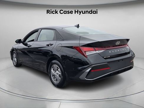 Certified 2025 Hyundai Elantra SE image 7