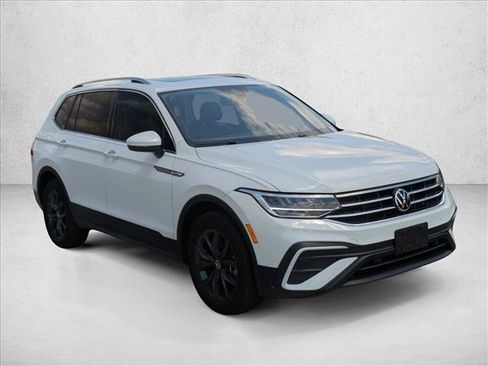 Used 2024 Volkswagen Tiguan SE AWD/4WD image 3