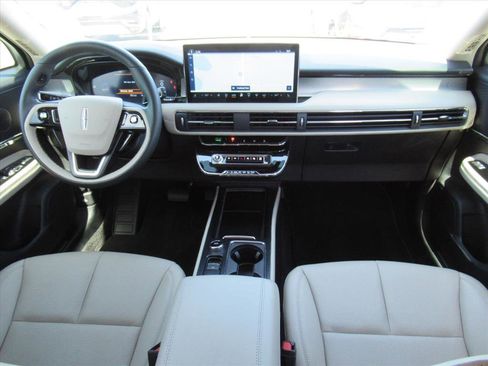 Used 2025 Lincoln Corsair FWD w/ Equipment Group 101A image 12