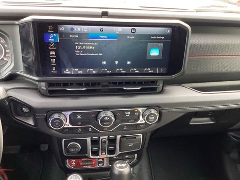 Used 2024 Jeep Wrangler Unlimited Rubicon image 14