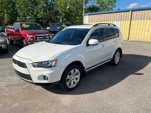 Used 2010 Mitsubishi Outlander SE FWD image 2