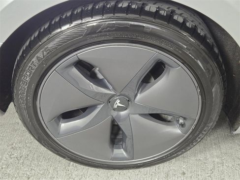Used 2018 Tesla Model 3 Long Range image 9