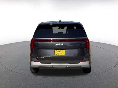 Used 2026 Kia Carnival FWD image 12