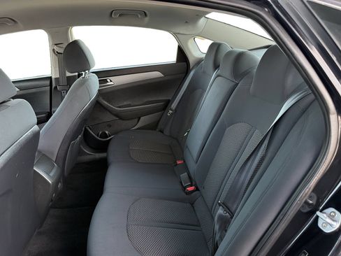 Used 2019 Hyundai Sonata SE w/ Cargo Package FWD image 11